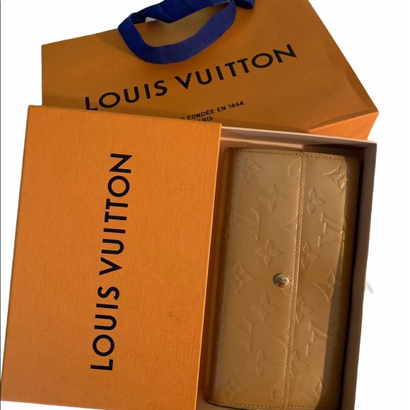 AUTHENTICATED Louis Vuitton long wallet - Picture 16 of 16